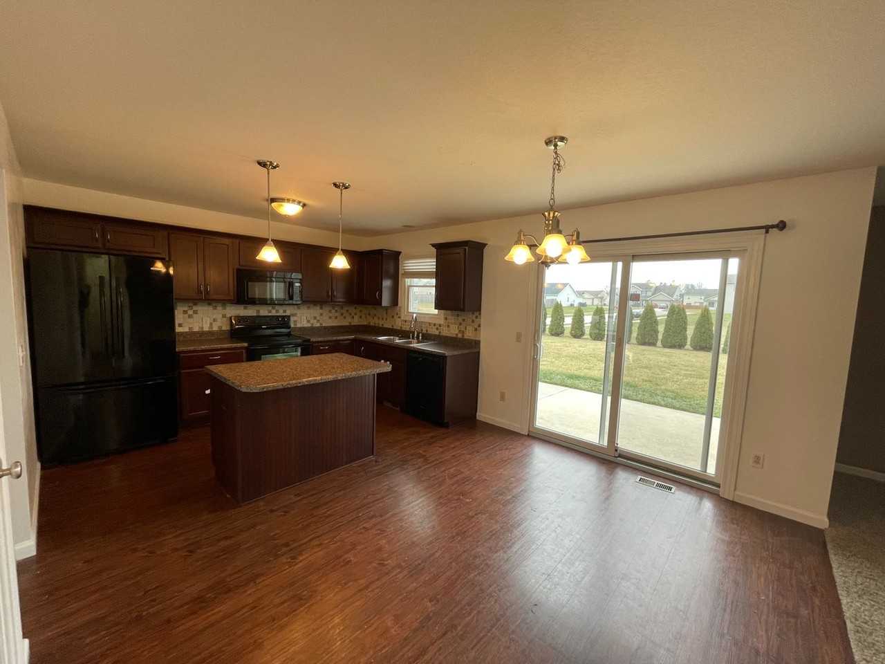 2727 Stonecrop Cv - Photo 3 of 29