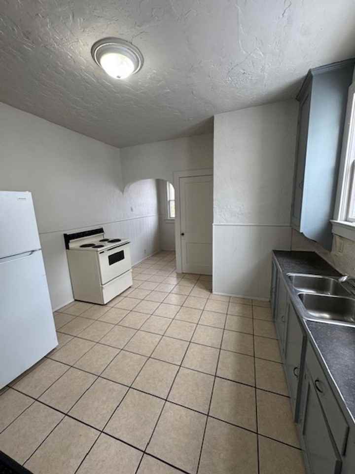 1916 High Street - Photo 3 of 7