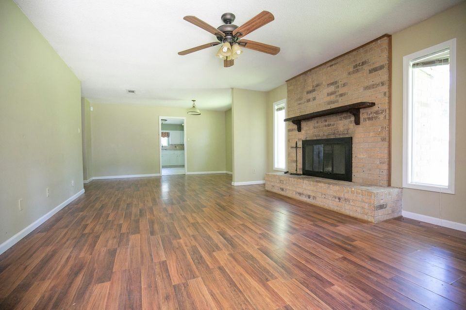 109 Thomas Dr - Photo 6 of 18