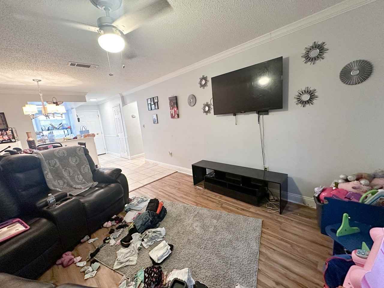 422 Southeast 8th Street - Photo 2 of 13