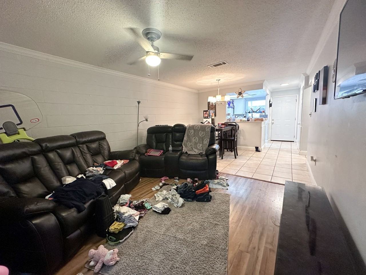 422 Southeast 8th Street - Photo 3 of 13