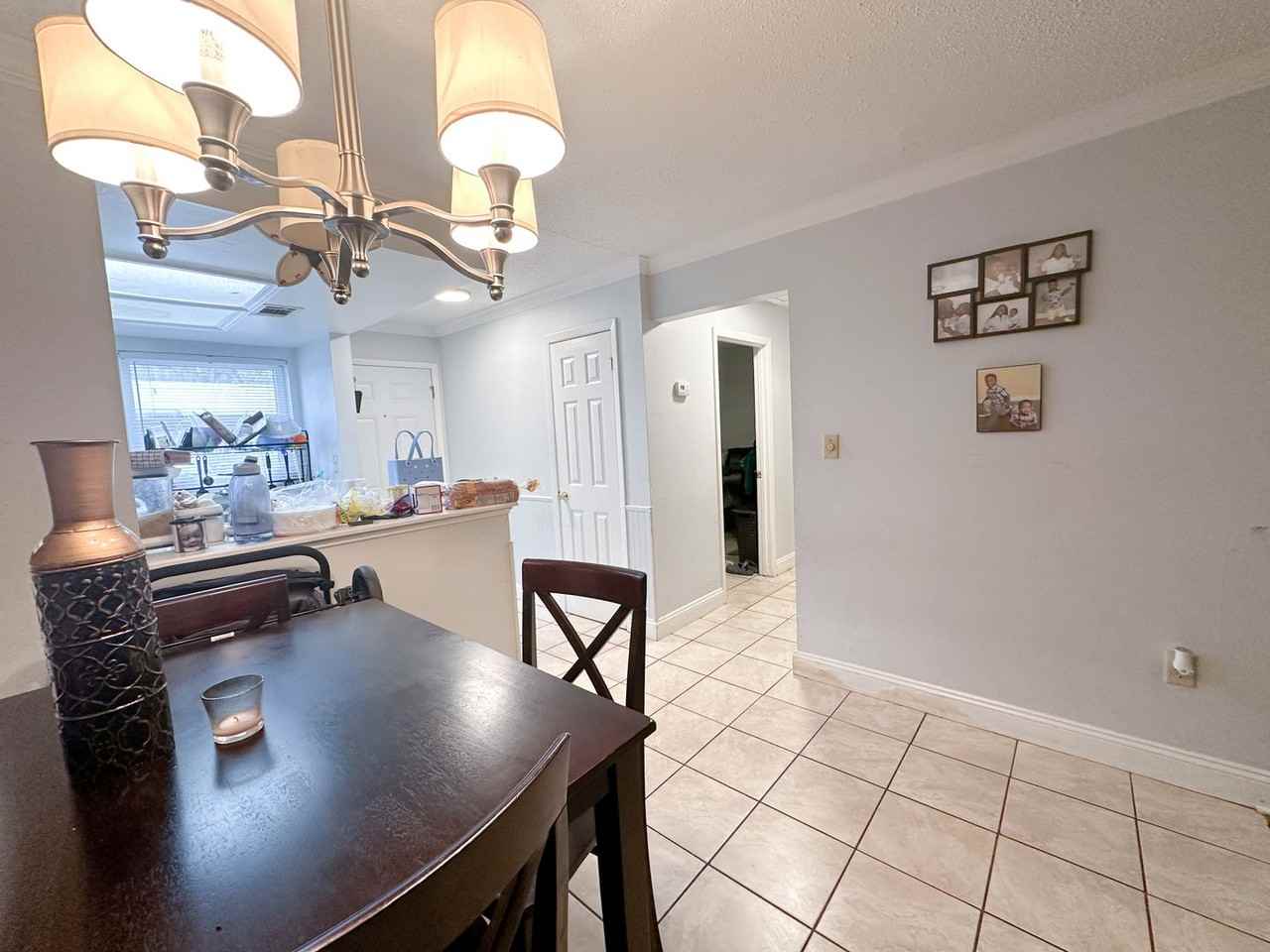 422 Southeast 8th Street - Photo 4 of 13