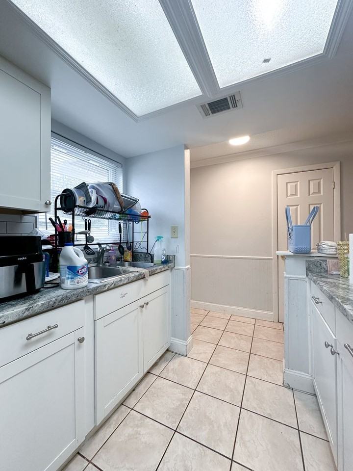 422 Southeast 8th Street - Photo 5 of 13