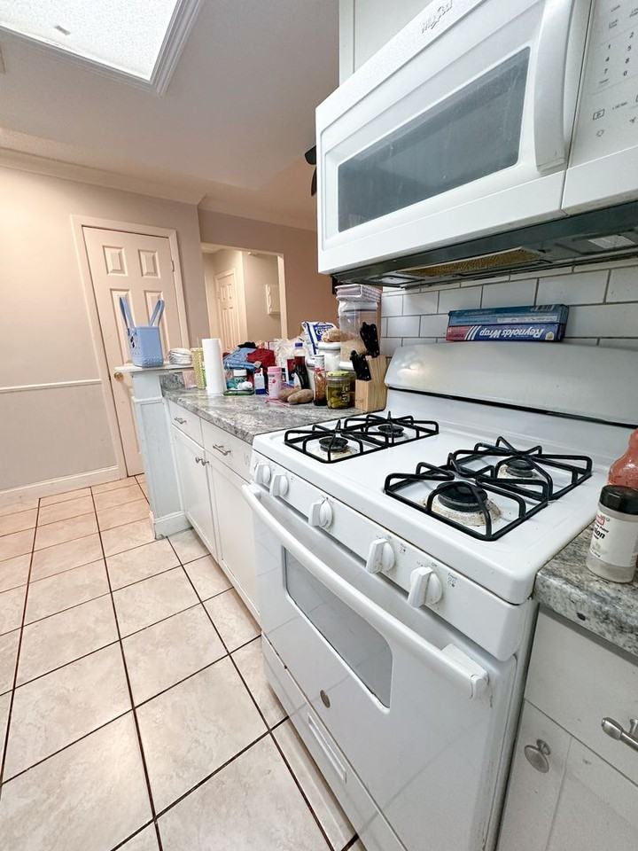 422 Southeast 8th Street - Photo 6 of 13