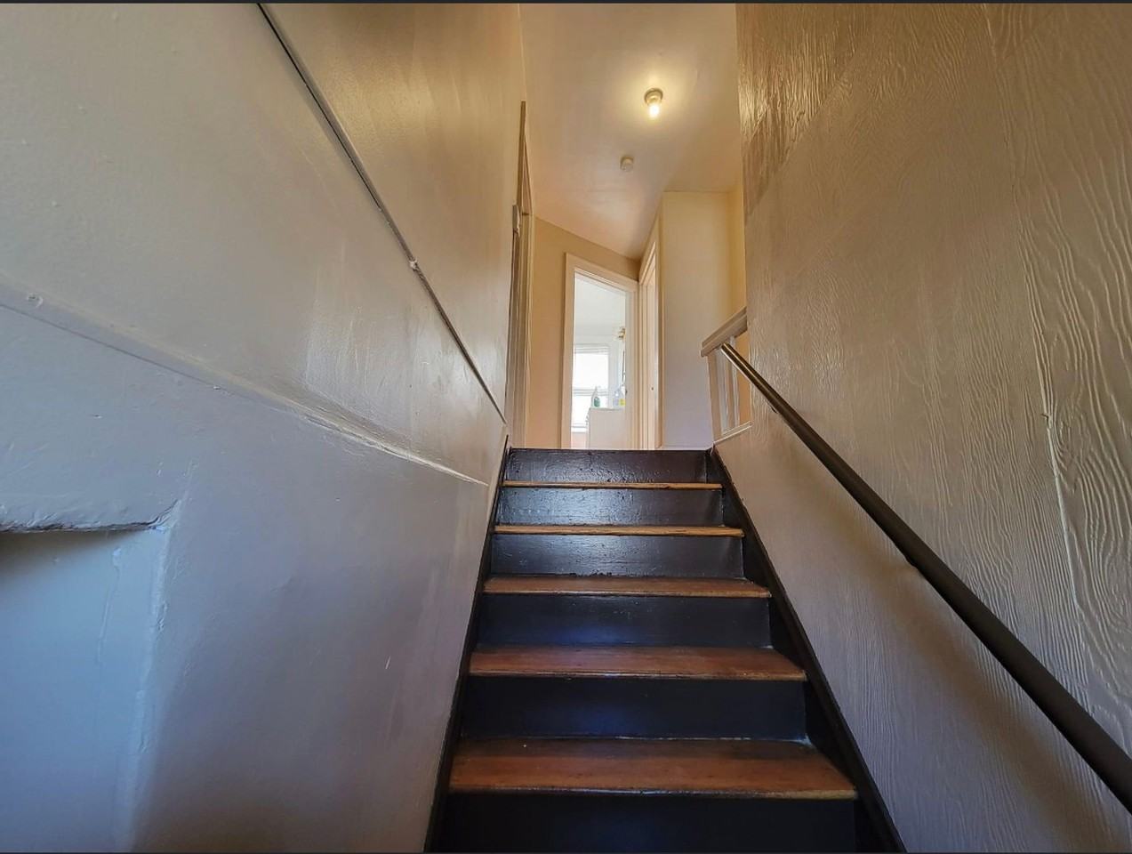 14915 Hartwell Avenue - Photo 7 of 12