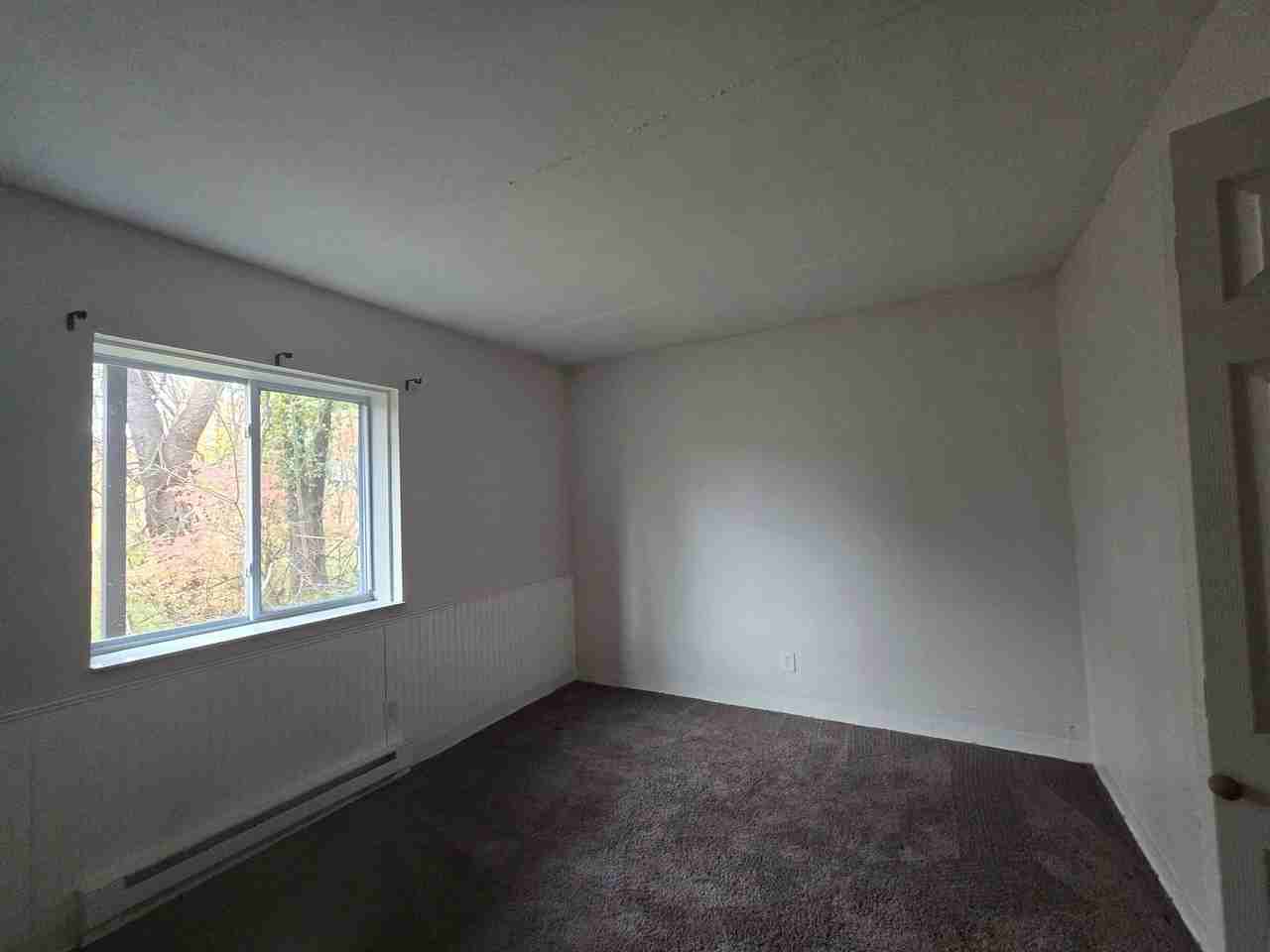 Elizabeth Township 2 bedroom - Photo 3 of 5