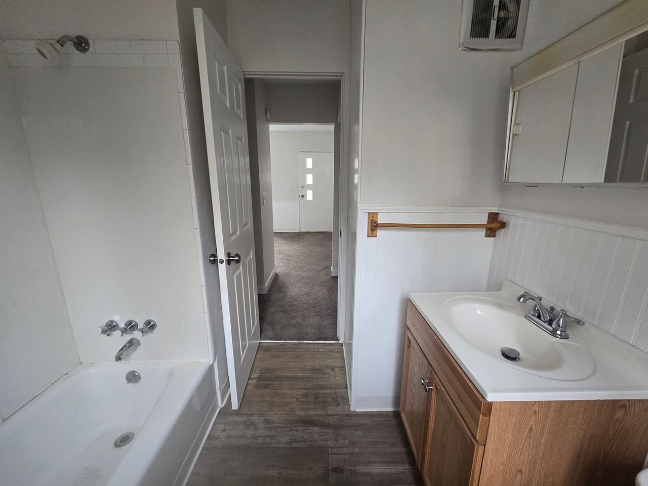 Elizabeth Township 2 bedroom - Photo 4 of 5