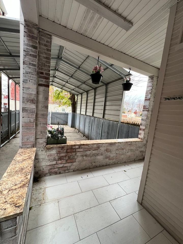748 S Duke St - Photo 3 of 20