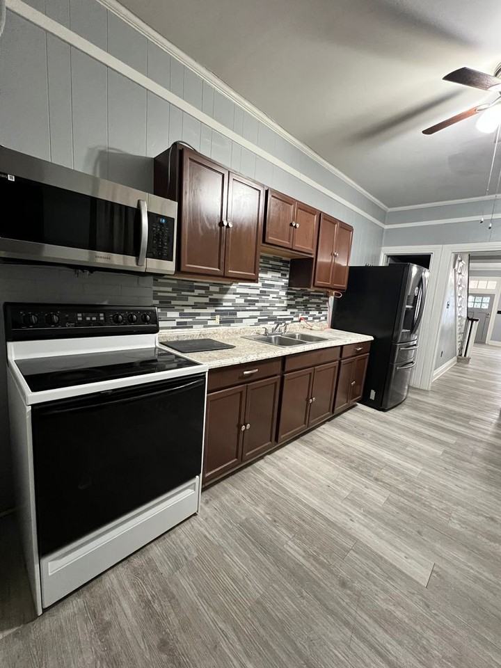 748 S Duke St - Photo 6 of 20