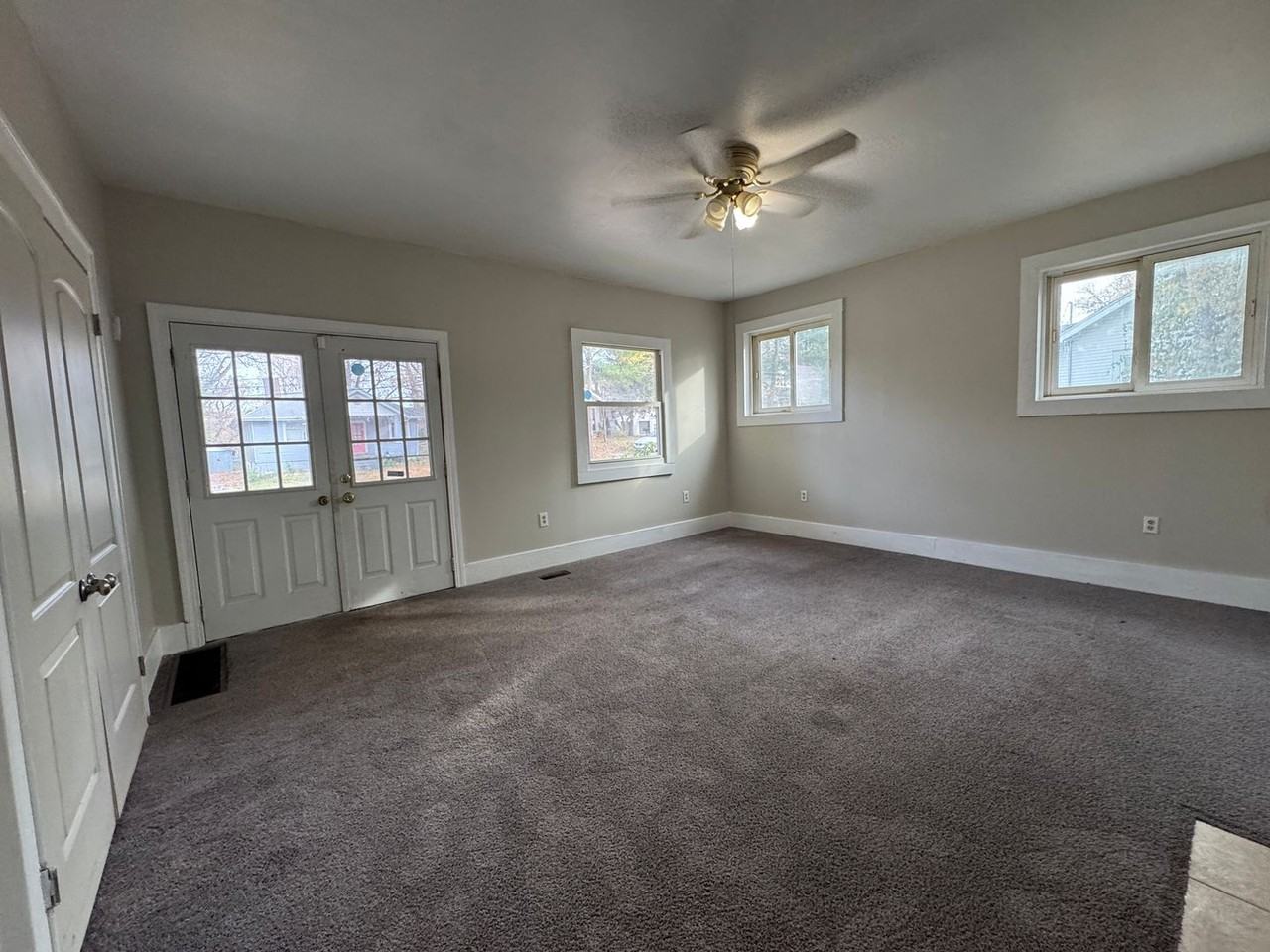 53 Beacon Ave - Photo 3 of 9