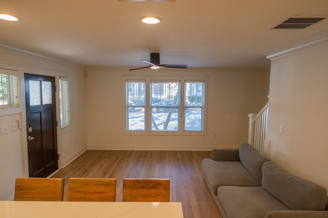 490 Barnett Shoals Rd #105 - Photo 4 of 19