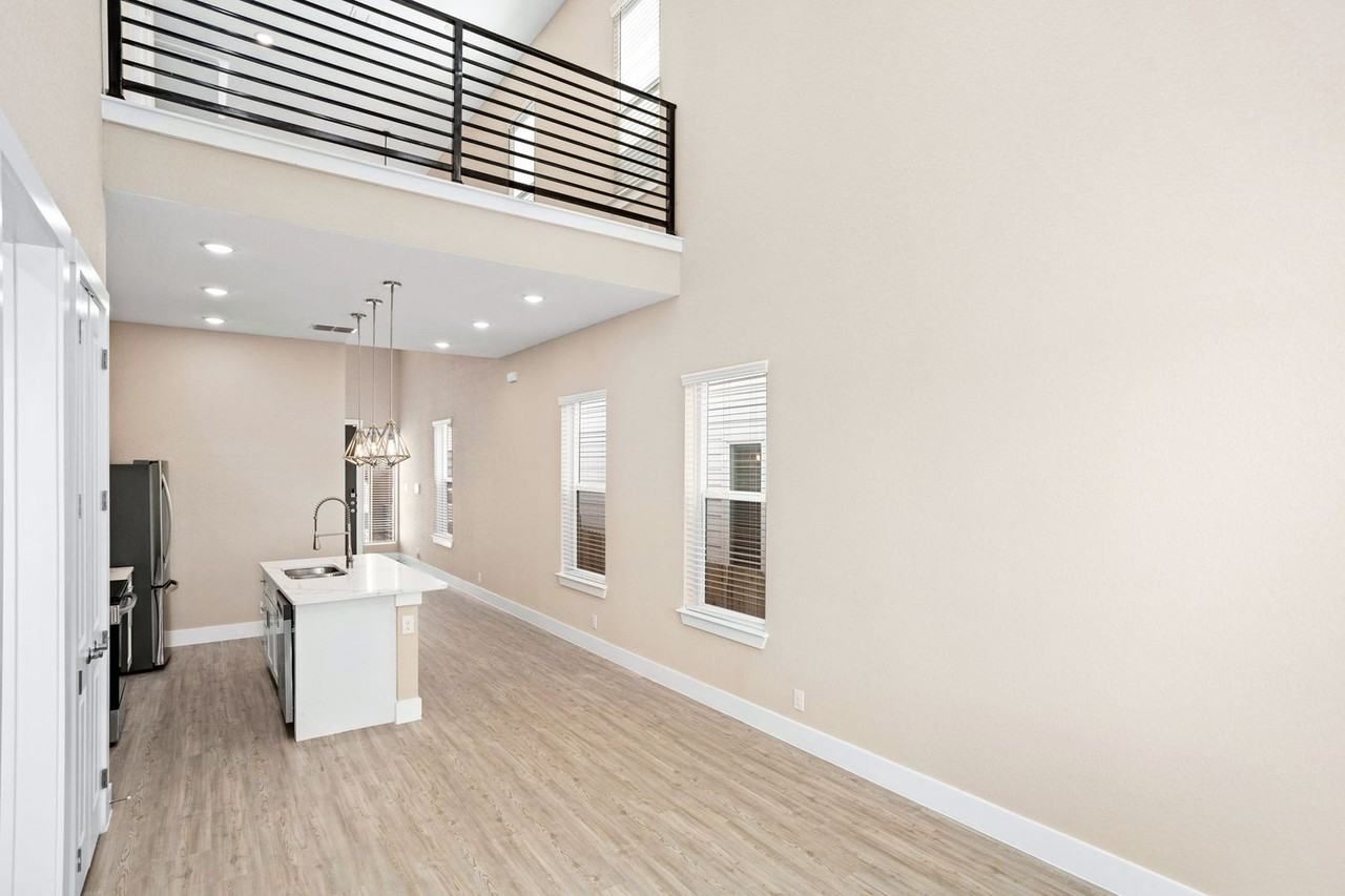 11850 Zarkava Way - Photo 4 of 35