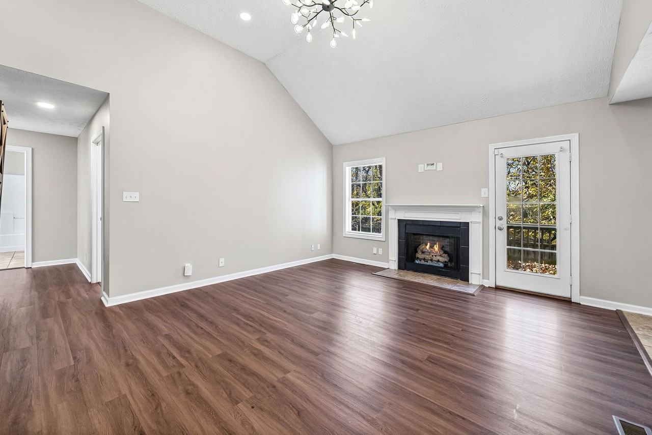 1680 Parkside Dr - Photo 5 of 30