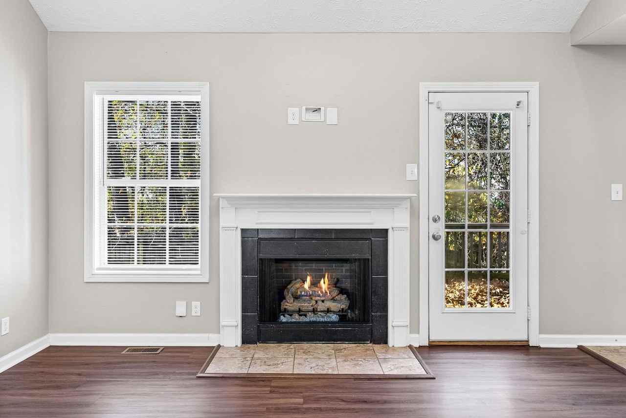 1680 Parkside Dr - Photo 6 of 30