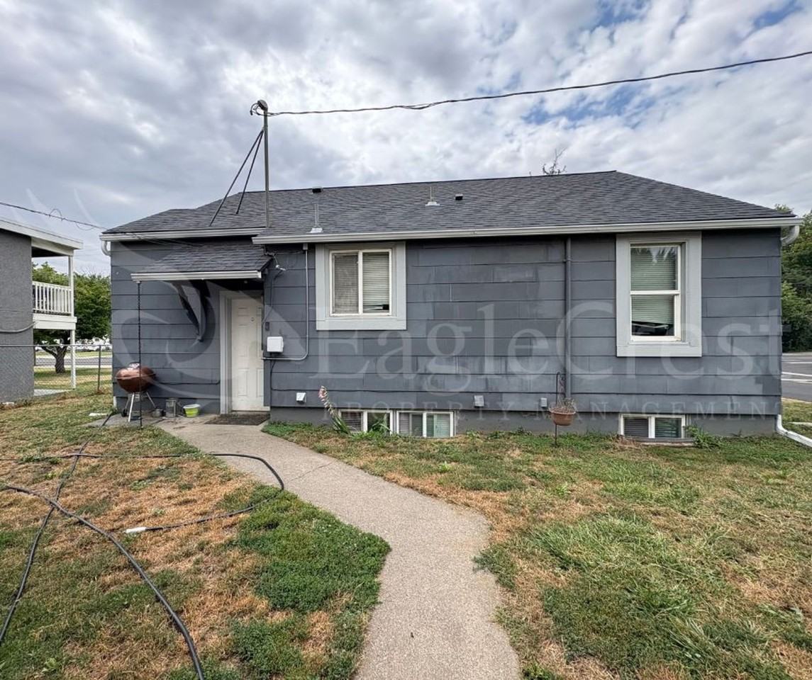 236NCOLLEGE - Photo 2 of 3