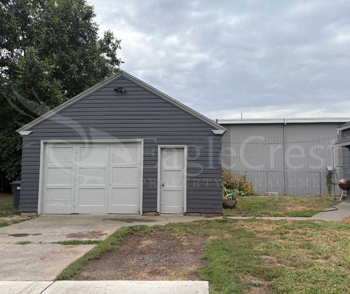 236NCOLLEGE - Photo 3 of 3