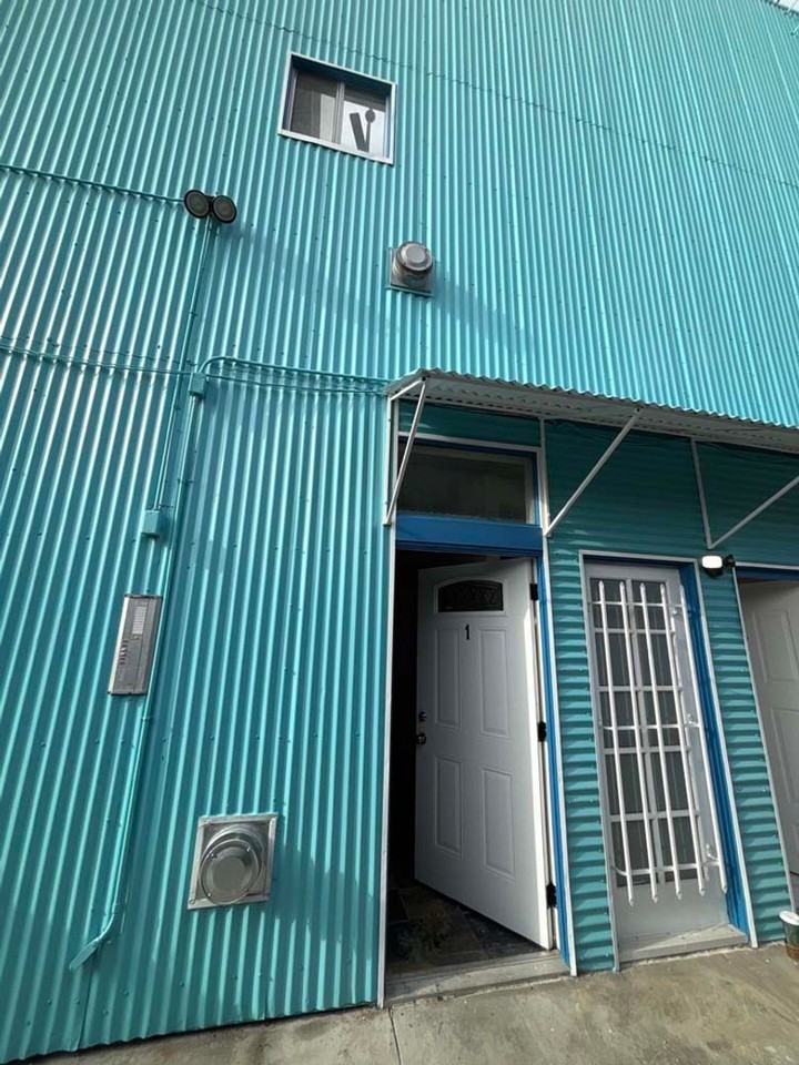 915 Broadway St. - Photo 3 of 50