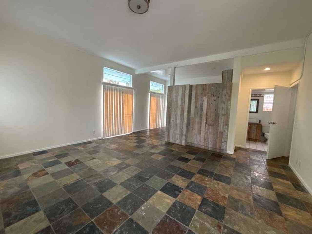 915 Broadway St. - Photo 5 of 50