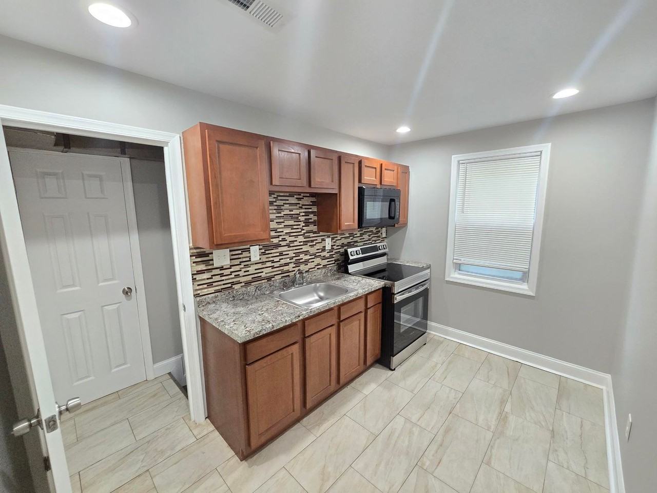 144 Chestnut St - Photo 4 of 16