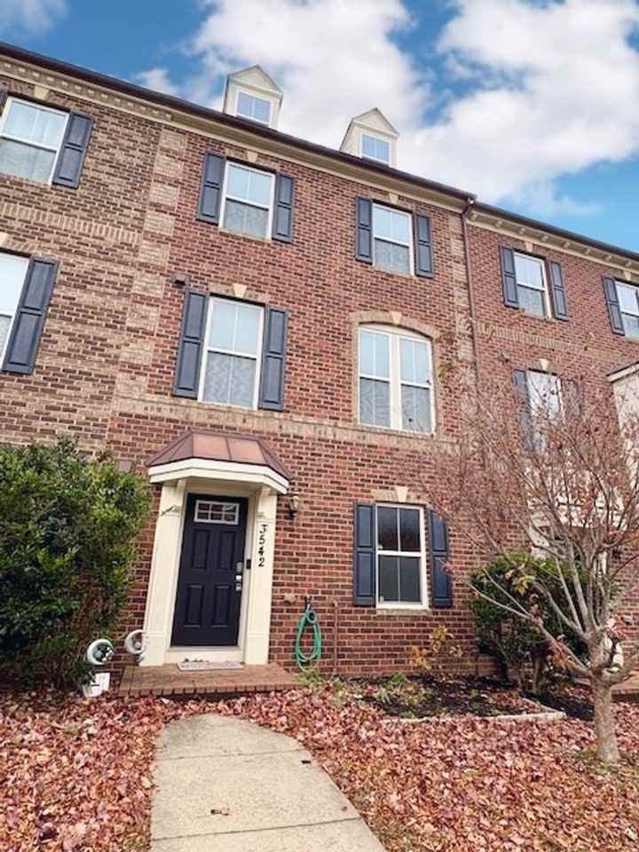 3542 Sprigg Street South - Photo 2 of 34