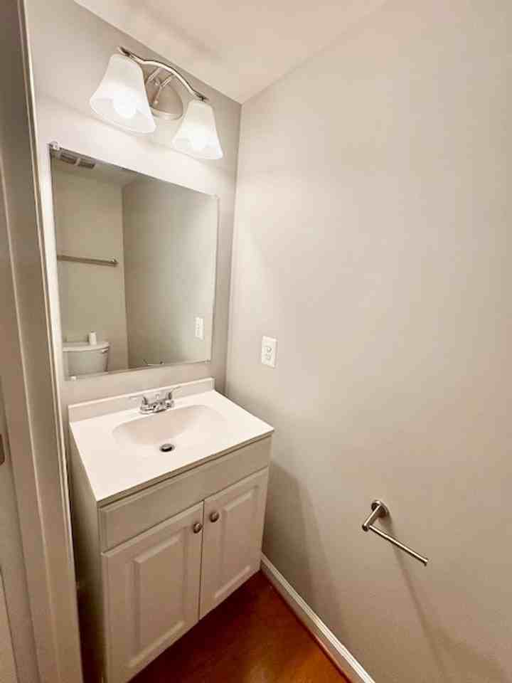 3542 Sprigg Street South - Photo 5 of 34