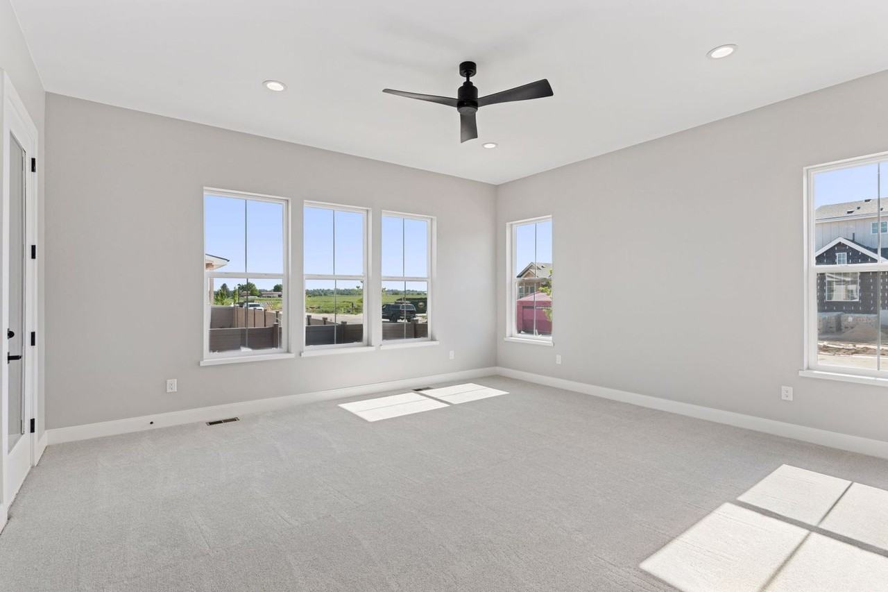 1404 Swan Peter Dr - Photo 5 of 28