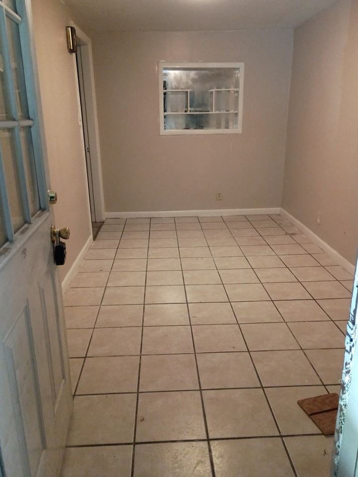 1298 Bellows St - Photo 5 of 6