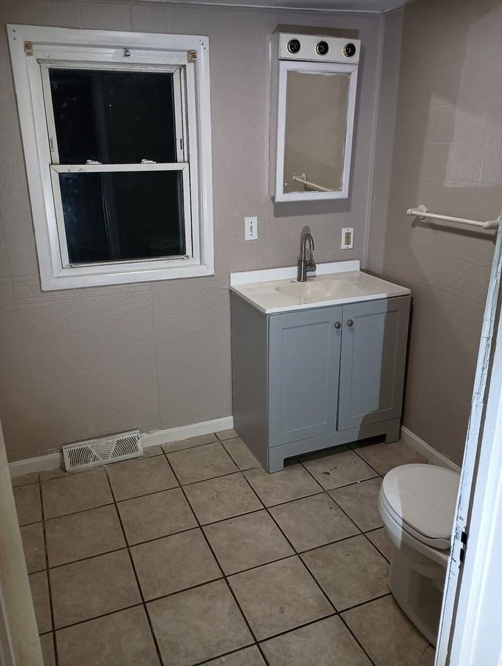 1298 Bellows St - Photo 6 of 6