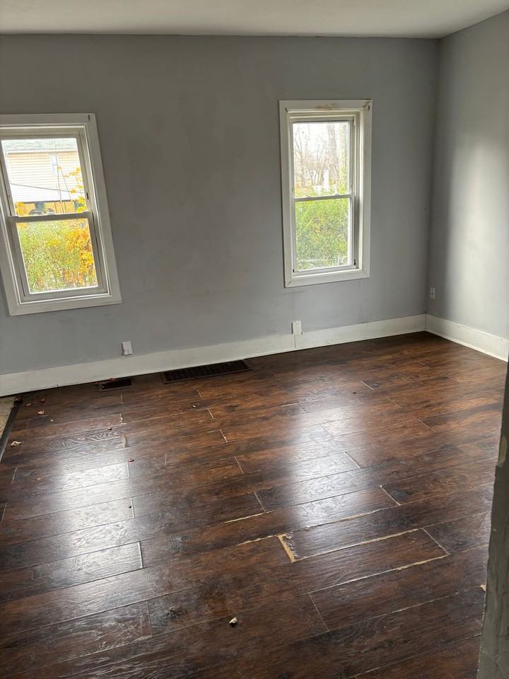 316 Young Avenue Northeast - Photo 3 of 10