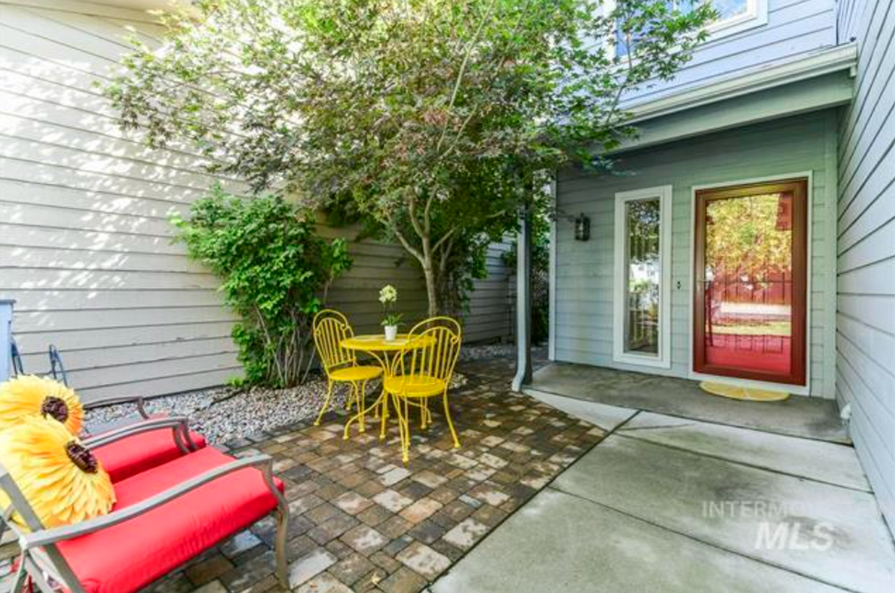 641 North Palmetto Drive - Photo 2 of 33