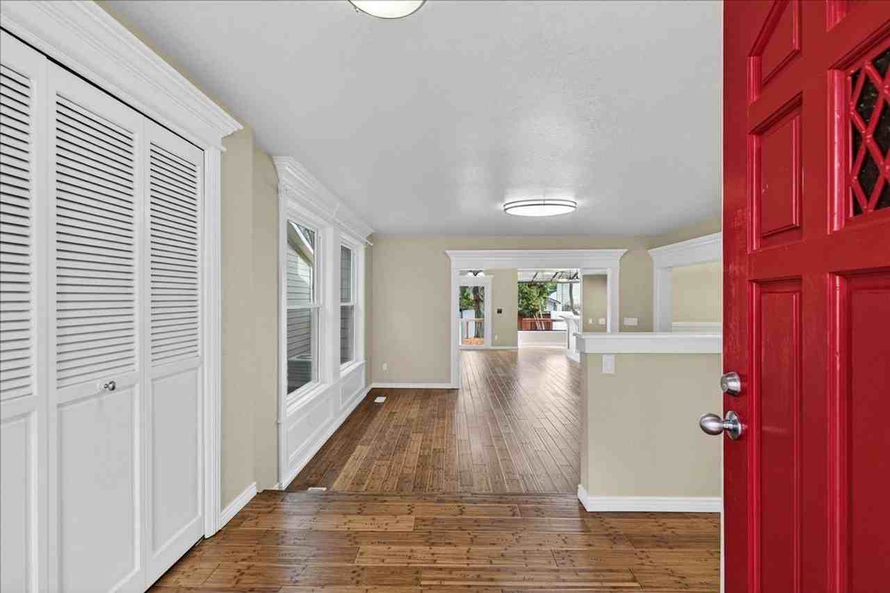 641 North Palmetto Drive - Photo 3 of 33