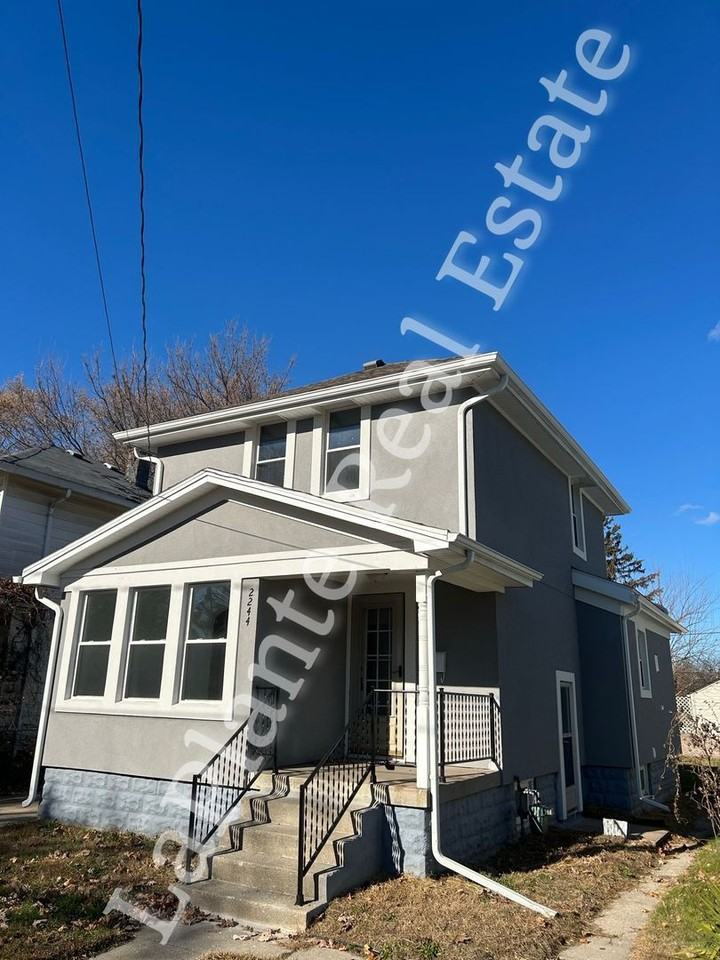 2244 Dunham St - Photo 2 of 11