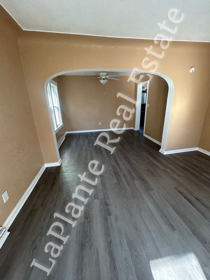 2244 Dunham St - Photo 4 of 11