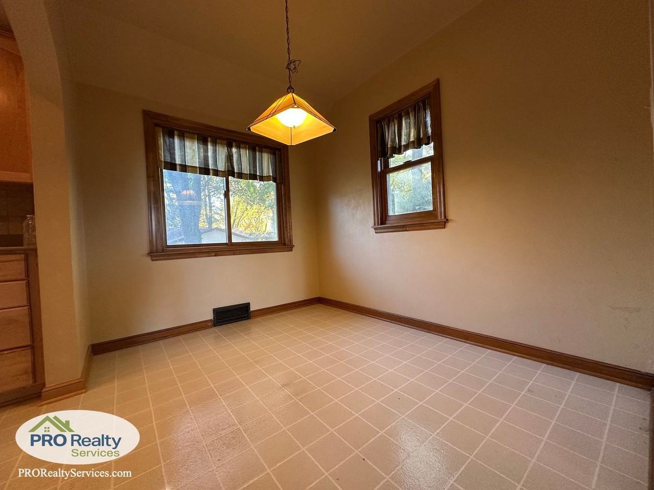 6883 Stillwater Blvd N - Photo 5 of 39