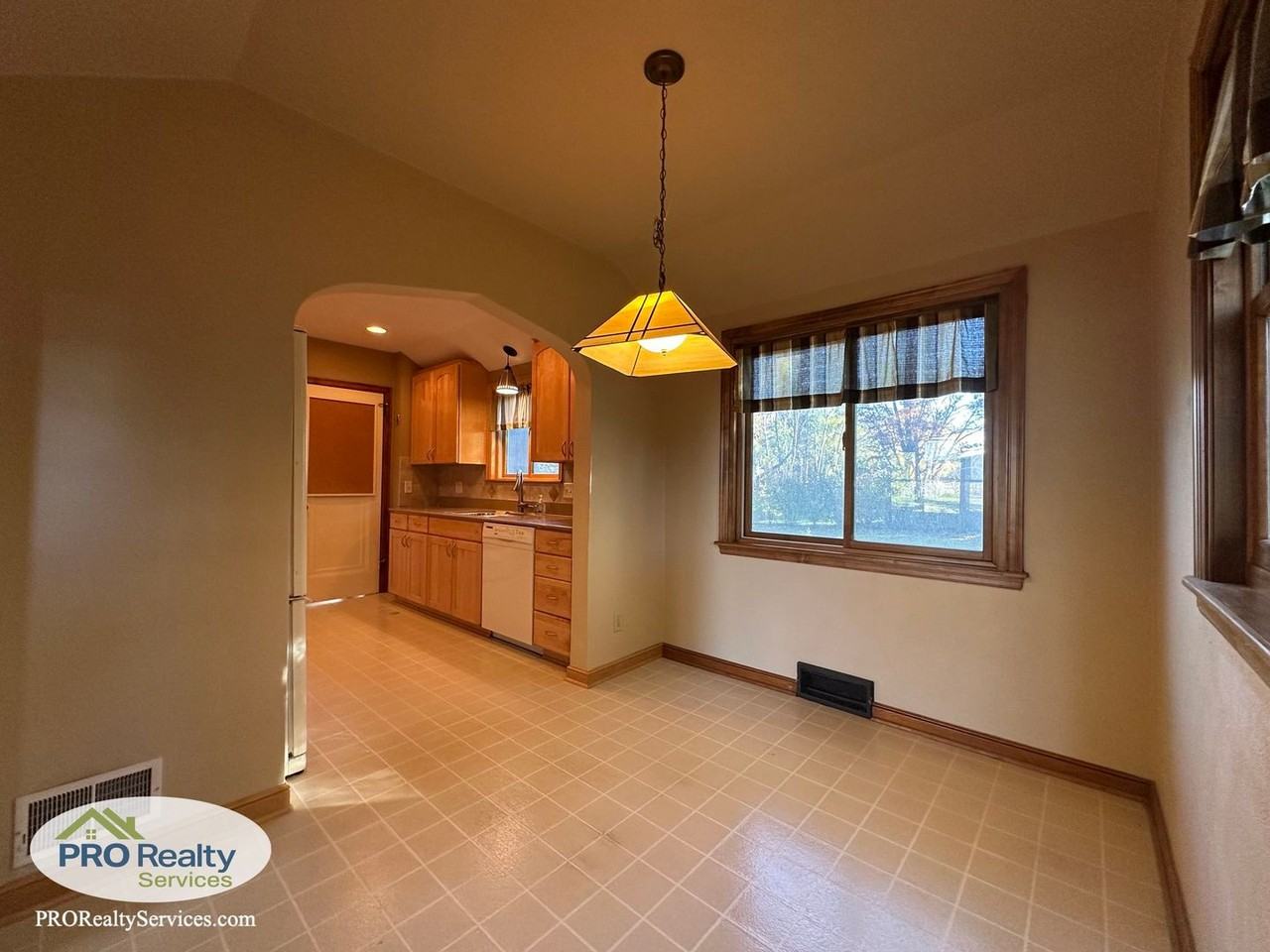 6883 Stillwater Blvd N - Photo 4 of 39