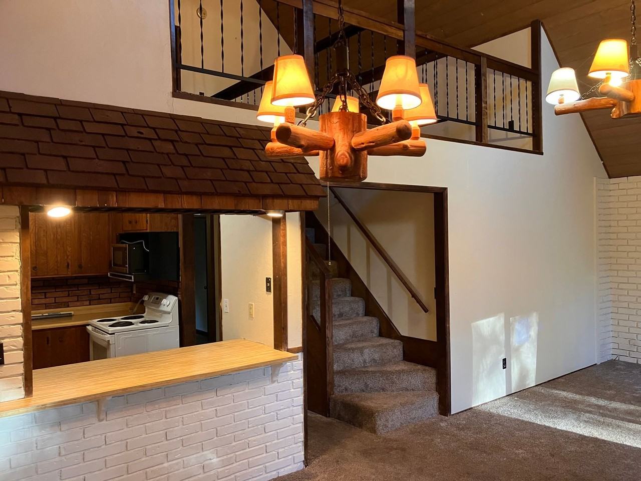 1587 Crystal Air Drive - Photo 7 of 15