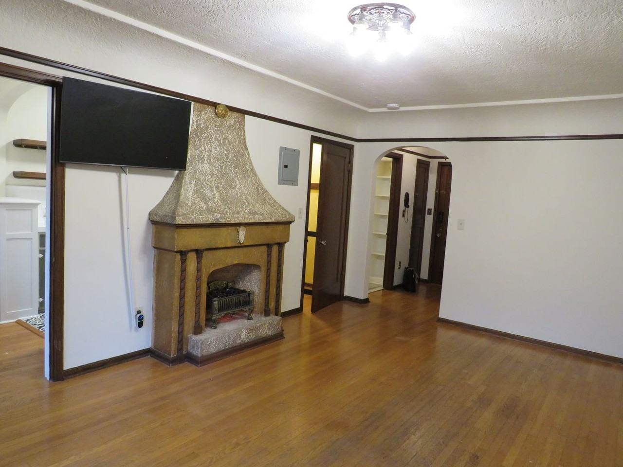 323 16th Ave E #102 - Photo 6 of 22