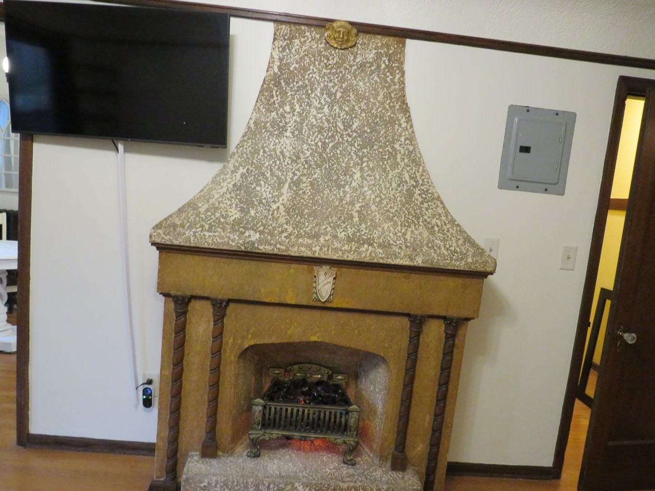 323 16th Ave E #102 - Photo 7 of 22