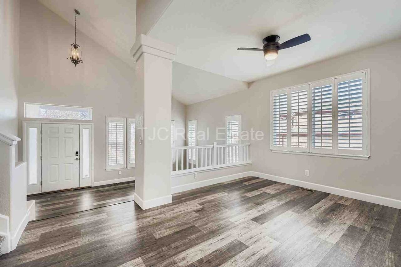 6212 S Valdai Ct - Photo 4 of 11