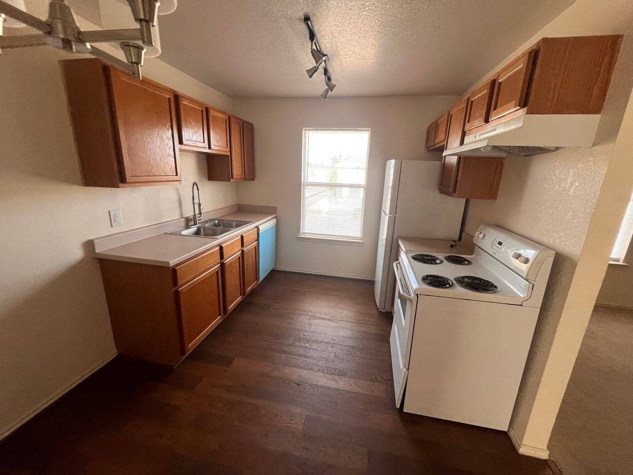 5902 Greengate Dr #D - Photo 2 of 7