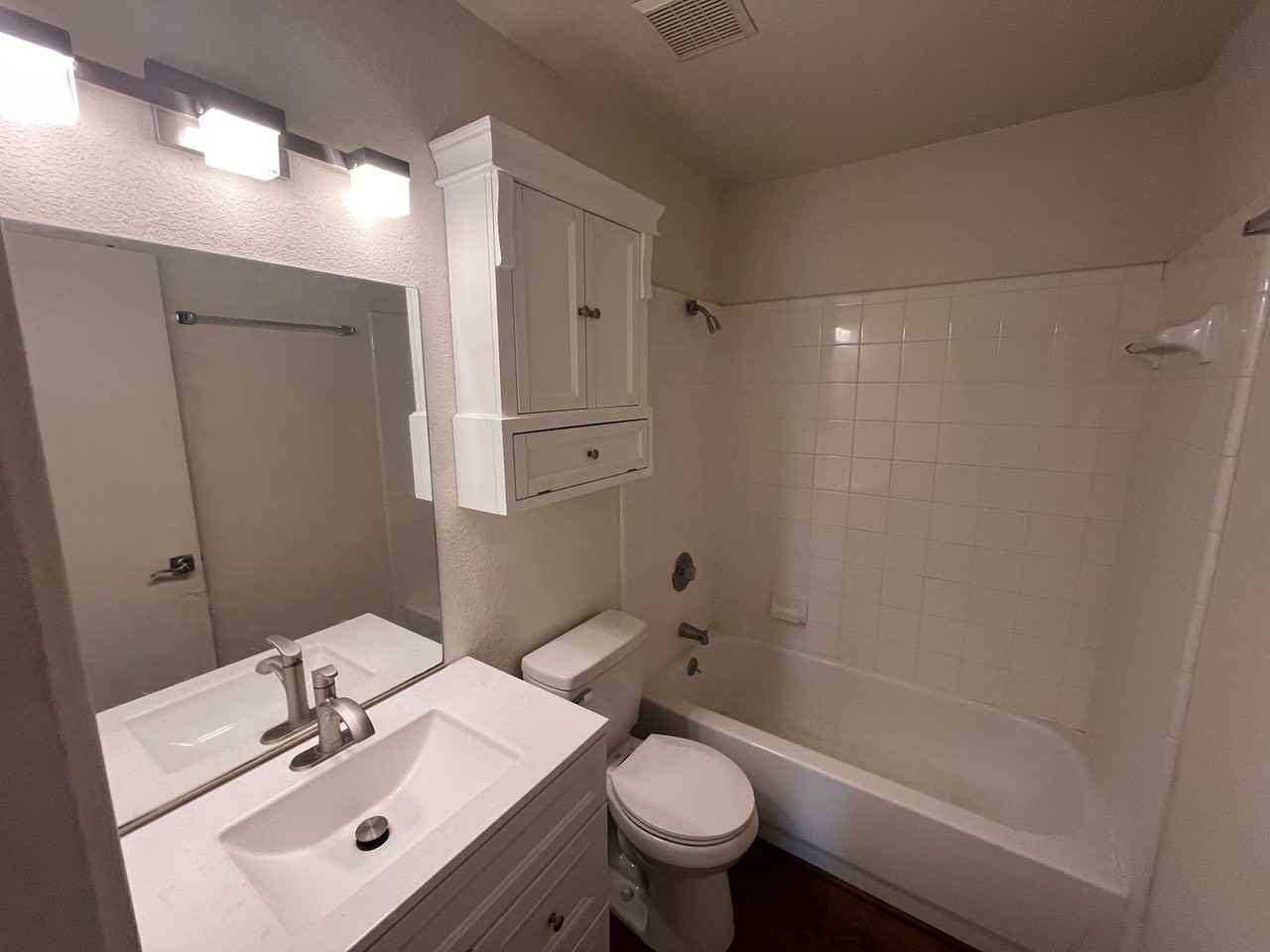 5902 Greengate Dr #D - Photo 5 of 7