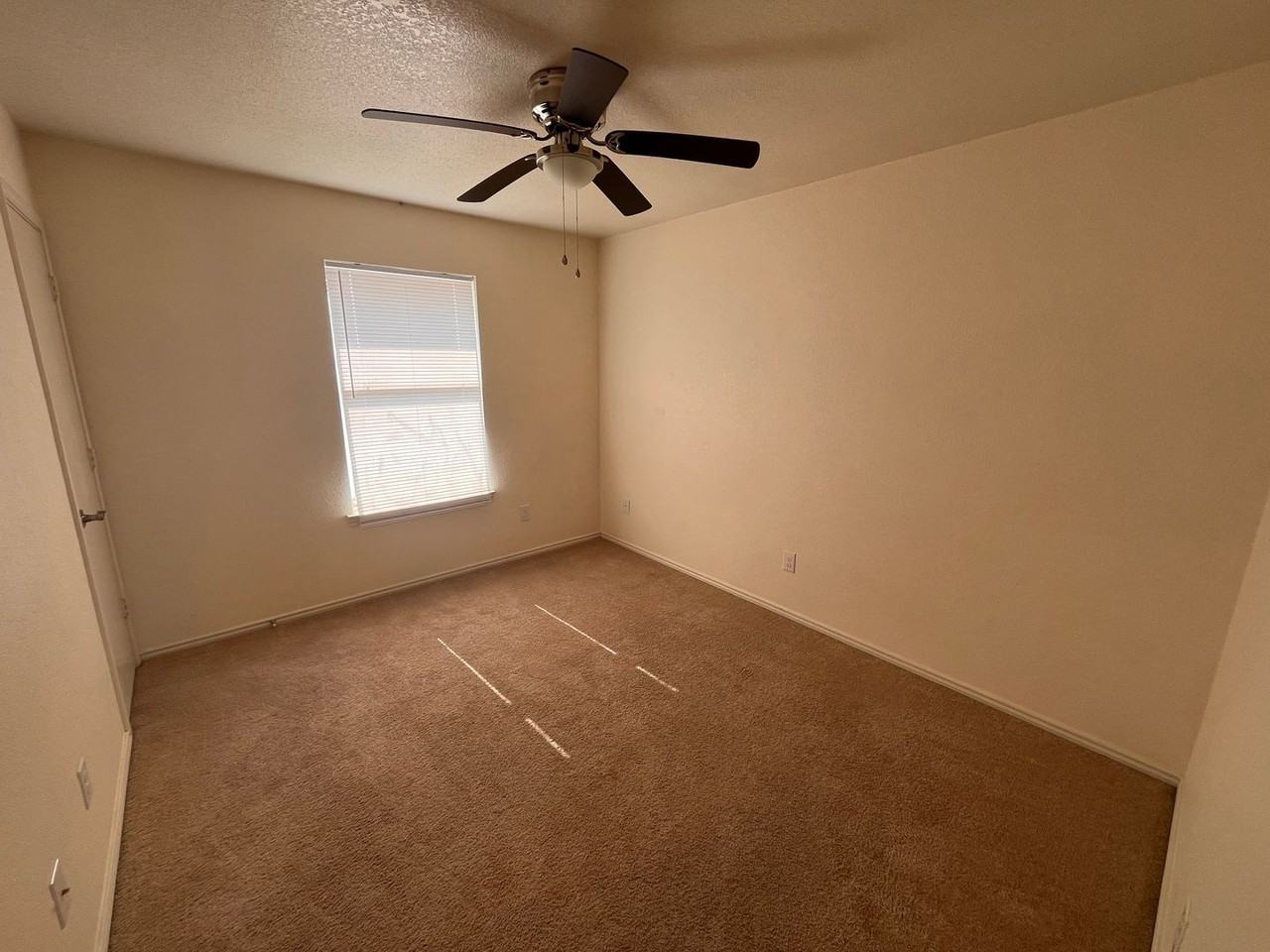 5902 Greengate Dr #D - Photo 6 of 7