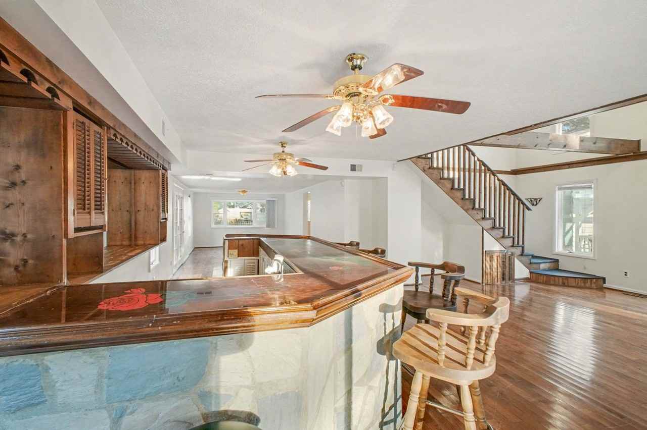 122 Cedar Ave - Photo 6 of 40