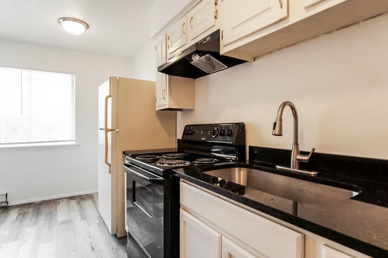 4633 South 33rd Avenue West - Photo 3 of 6