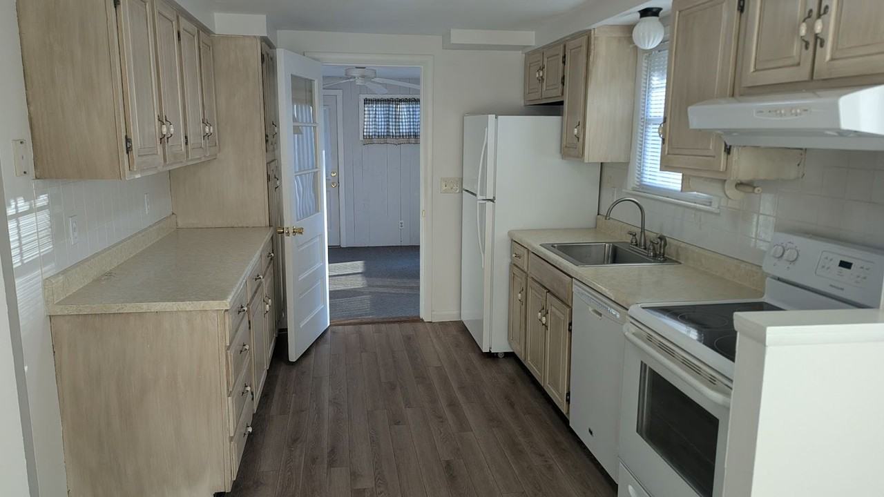 21 Falmouth Dr - Photo 2 of 15