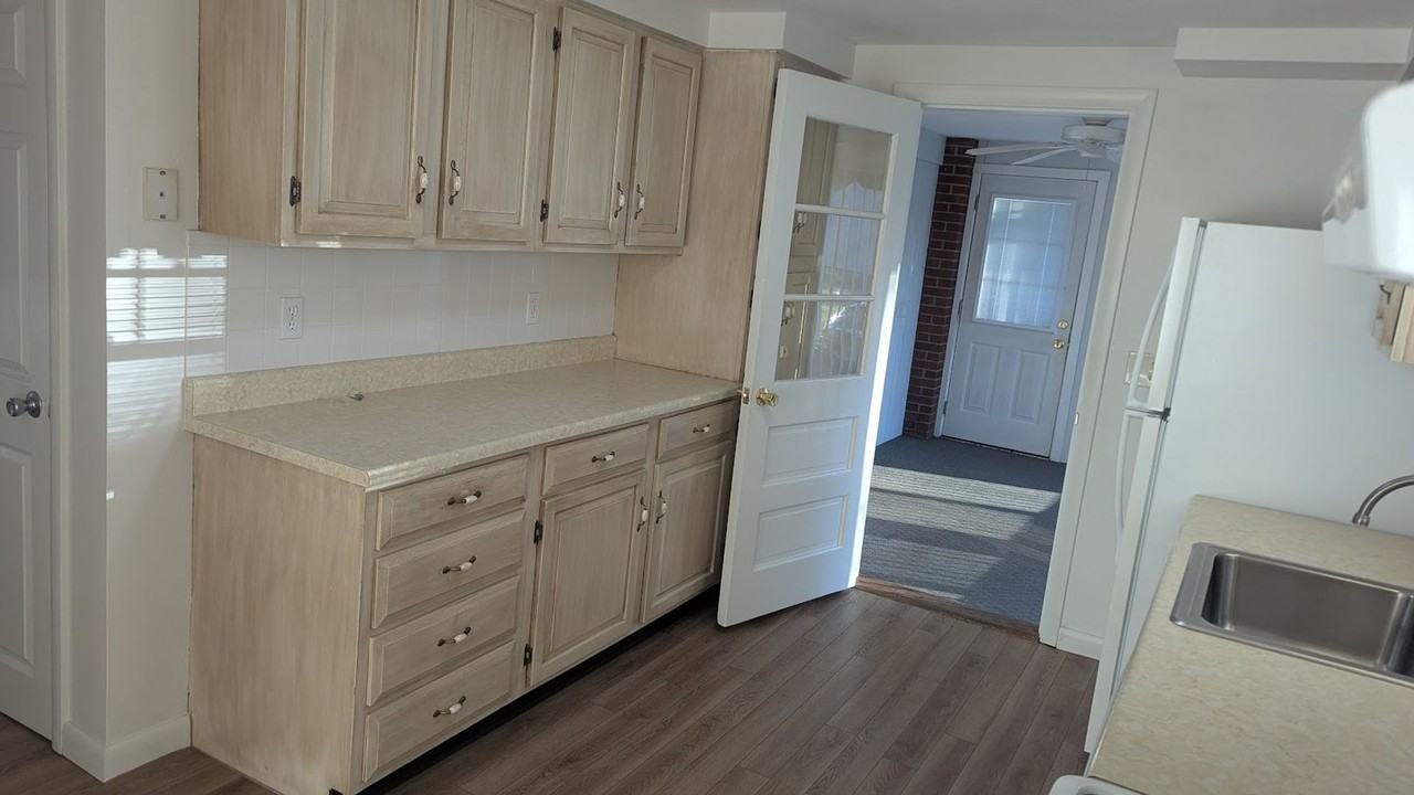 21 Falmouth Dr - Photo 3 of 15