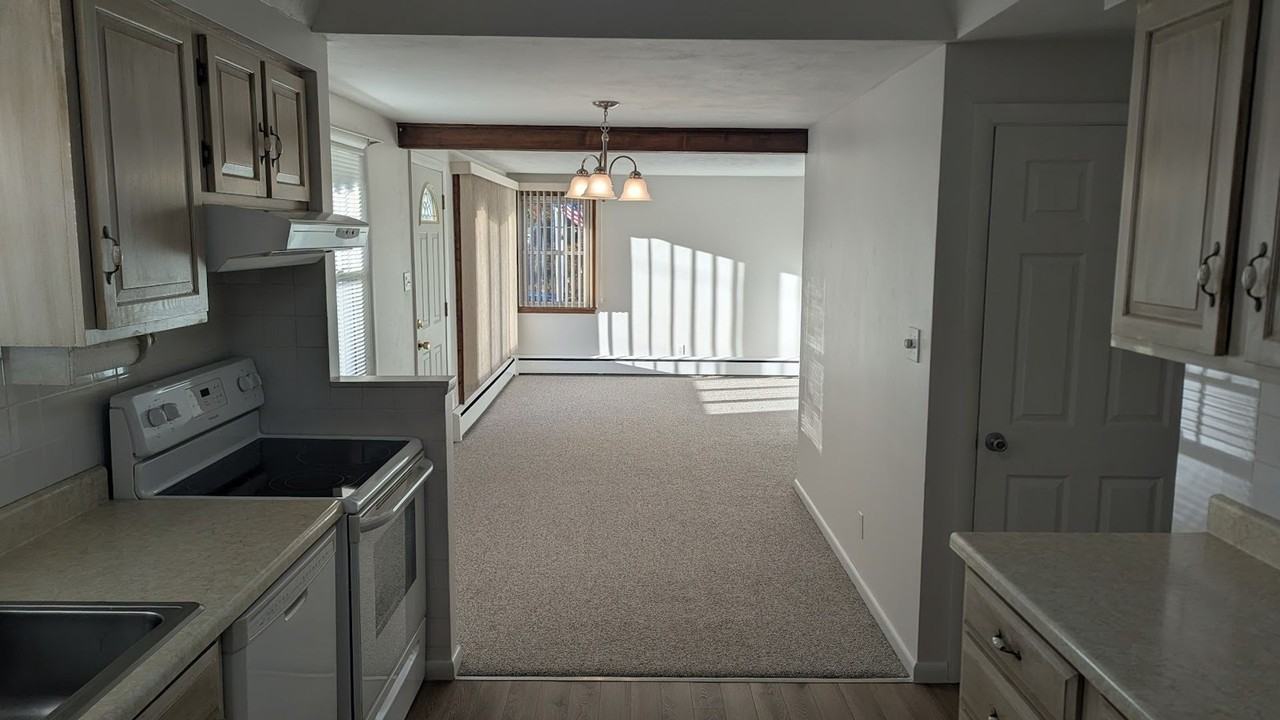 21 Falmouth Dr - Photo 4 of 15