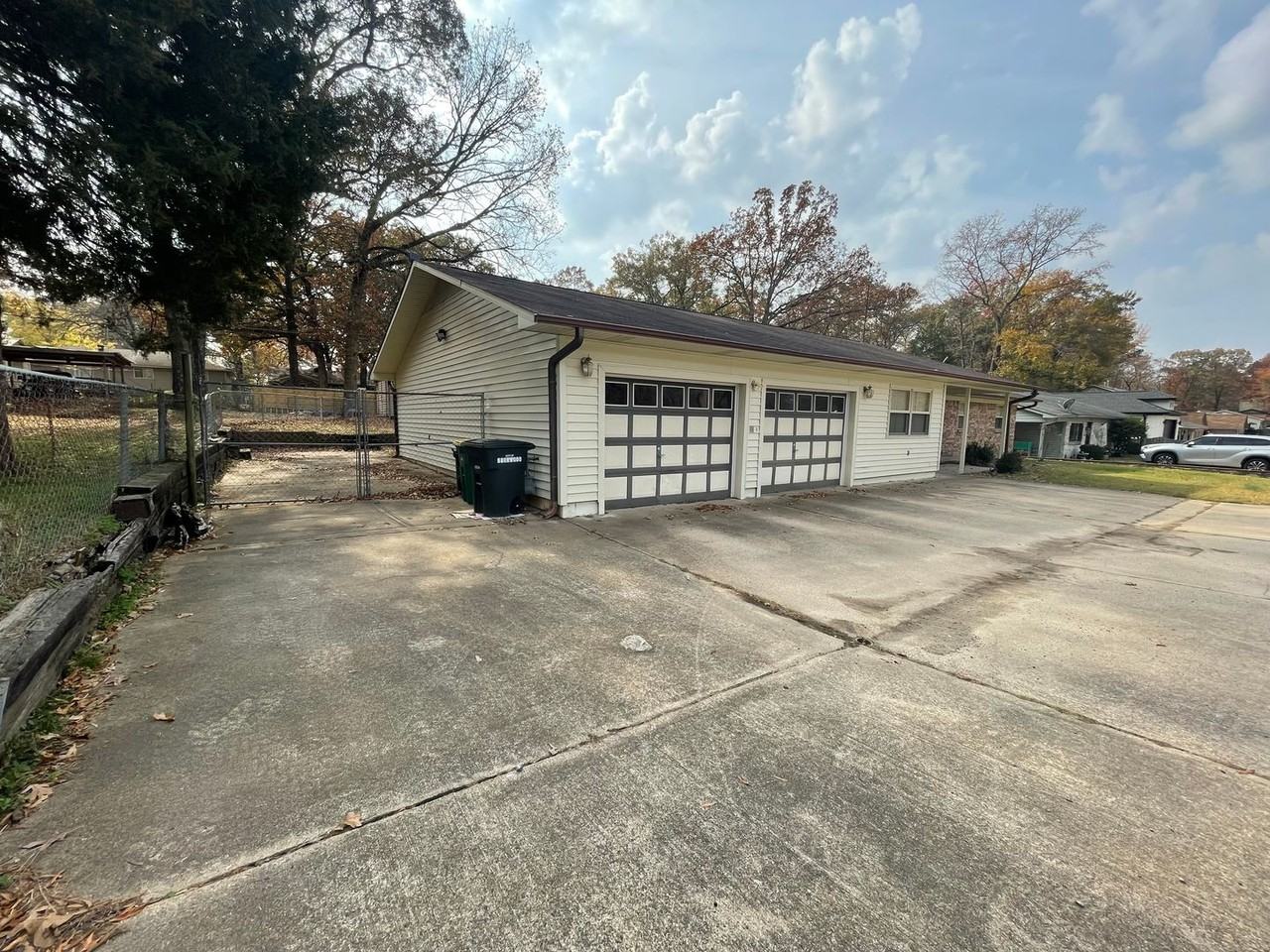 220 Cherrie Ave - Photo 3 of 37