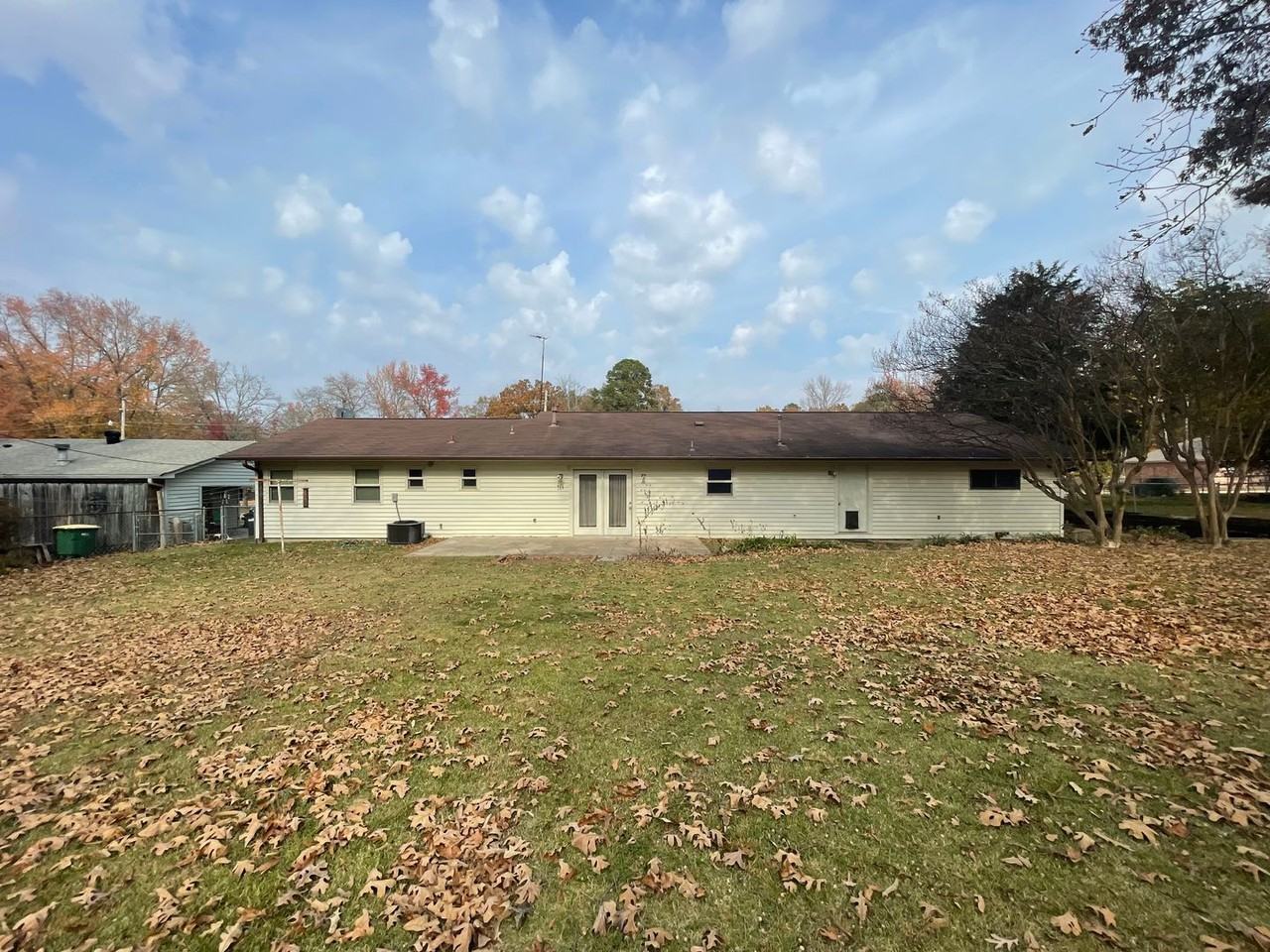 220 Cherrie Ave - Photo 5 of 37