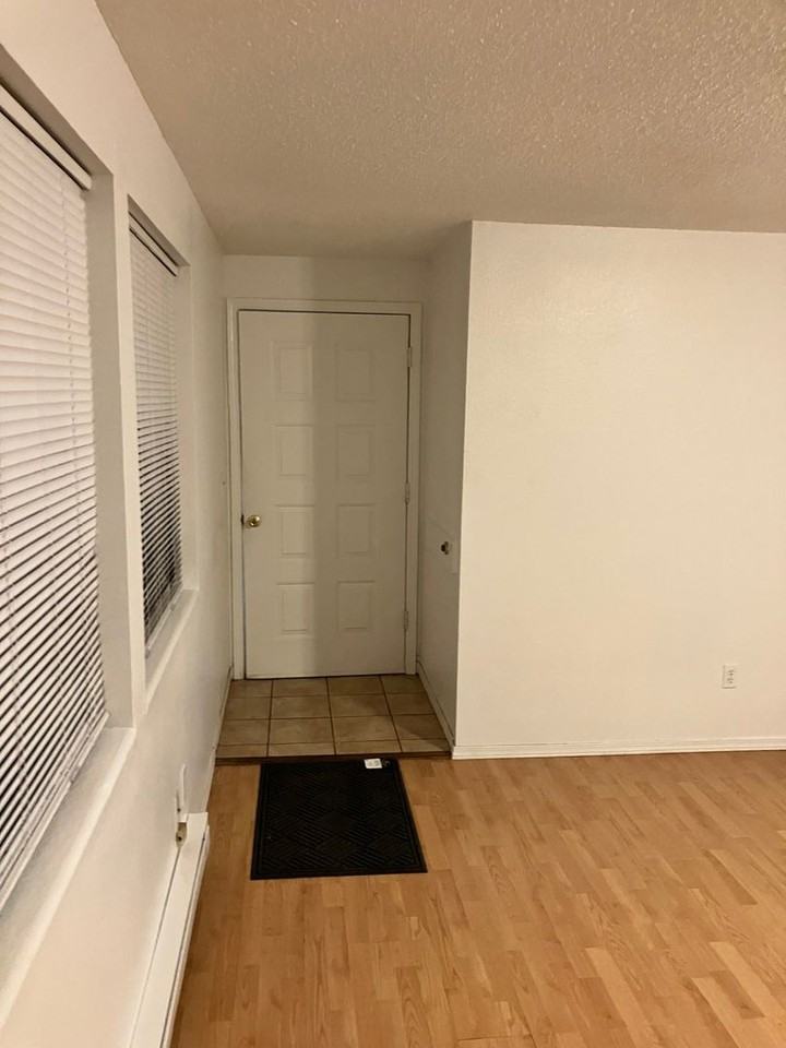 2429 Ne Saratoga St - Photo 5 of 36
